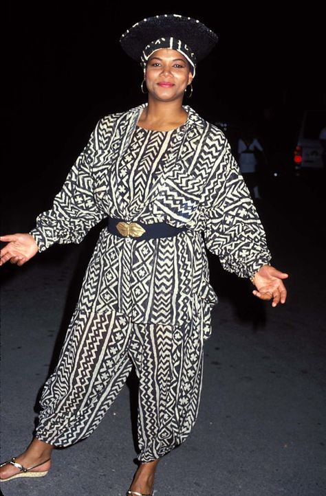 Pin for Later: Relive the Most Jaw-Dropping Looks From the MTV VMAs Queen Latifah The Queen paired her printed jumpsuit with simple sandals in 1990. Queen Latifah 90s Fashion, Queen Latifah 90s, Queen Latifah Style, Queen Latifa, 1980s Outfits, Queen Latifah, Outfit 90s, 90s Outfit, Female Rappers