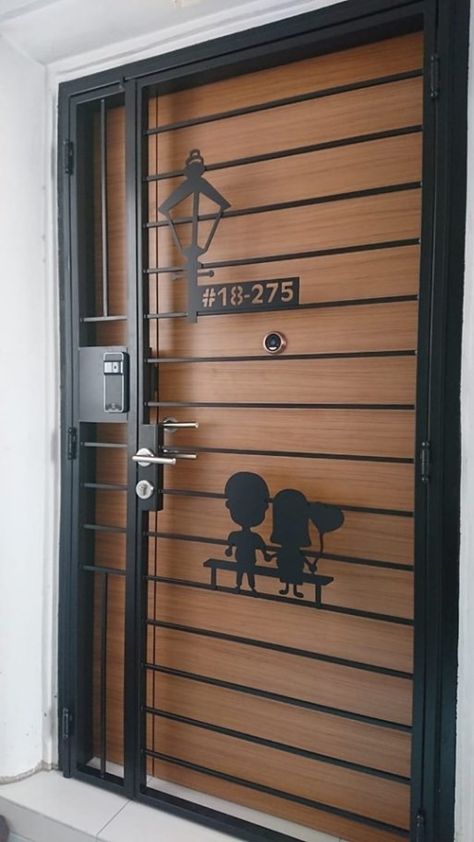 Security Door Design, Pintu Interior, Main Gates, Window Grill Design Modern, Door Grill, House Main Door, House Main Door Design, Grill Gate Design, Metal Doors Design