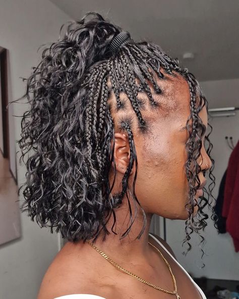 Boho Goddess Braids short Bobo 🔥 Hair braided by @munichhairbraider Follow us @marywiththeo @natural_mary_o_hair #münchenhairbraider . . . . . . . . ____________________________________ #munichhairbraider #braidingwig #hairbraiding #braidsbyme #braidedstyles #frenchbraids #longbraids #twobraids #boxbraids #braidstyles #braidstyles #knotlessboxbraids #knotless #beads #instahair #voiceofhair #braidsgang #broner #protectivehairstyle #longhair #cornrows #braids #hairstyles #braidswithcurls ... Bobo Braid Hairstyles, Knotless Beads, Cornrows Braids Hairstyles, Boho Goddess Braids, Braids Short, Hair Braider, Protective Hairstyle, Short Braids, Two Braids