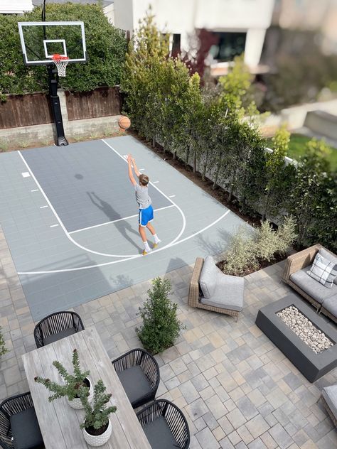 Backyard Court, Home Basketball Court, Basketball Court Backyard, Backyard Basketball, Backyard Sports, Backyard Transformation, House Backyard, Backyard Renovations, Sport Court