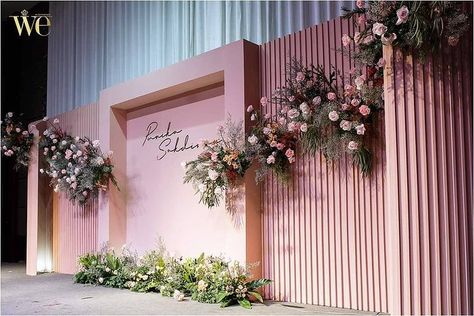 Wedding Picture Area Ideas, Sangeet Setup, Outdoor Wedding Centerpieces, Reception Stage Decor, Decor Engagement, Wedding Stage Backdrop, Photo Area, Forest Theme Wedding, Reception Backdrop