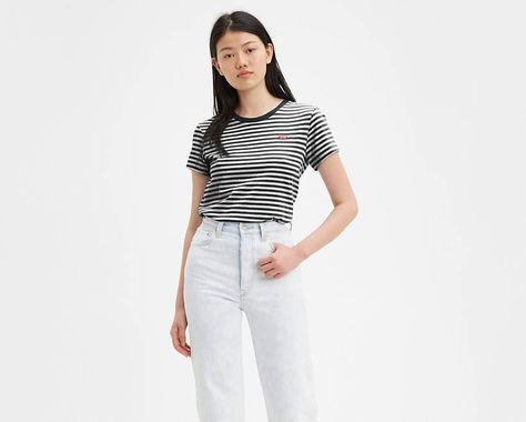 The quintessential striped tee Crafted from soft jersey Levi’s® batwing logo at the chest Levis T Shirt, Levis Shirt, Black Levis, Marken Logo, Levis Women, Riga, Look Casual, Striped Tee, Jeans Straight Leg