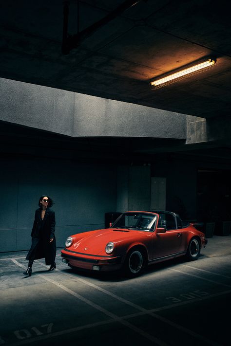 Porsche / Fashion Shoot. on Behance Wallpaper Luxury, Car Poses, Porsche Classic, New Retro Wave, Porsche Macan, Vw Porsche, Cars Vintage, Ferrari F40, Automotive Photography