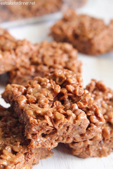 The BEST Peanut Butter Cocoa Krispie Treats - soft and chewy and only 4-ingredients. They taste like a peanut butter cup in rice krispie form. Cocoa Krispie Treats, Chocolate Cereal Treats, Chocolate Rice Crispy Treats, Chocolate Rice Crispy, Chocolate Rice Krispie Treats, Cocoa Krispies, Krispie Treats Recipe, Cereal Treats, Rice Crispy Treats