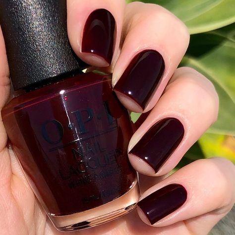 OPI on Instagram: “#DarkNails in summer because wine not?🍷@emmaheartssnails Shade: #ComplimentaryWine   #DarkNails #MuseofMilan #QuaratineNails #OPIObsessed…” Opi Burgundy, Burgundy Nail Polish, Dark Red Nails, Wine Nails, Manikur Kuku, Maroon Nails, Burgundy Nails, Dark Nails, Cat Kuku