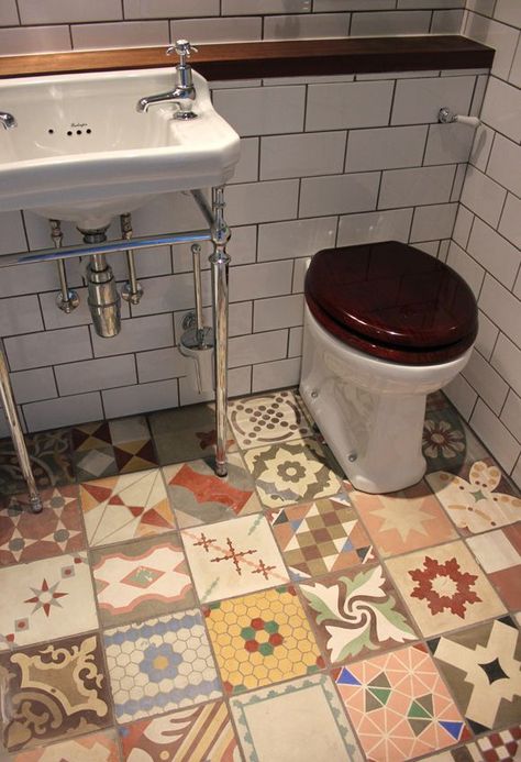 Bohemian bathroom Dekorere Bad, Reclaimed Tile, Patchwork Tiles, Toilet Sink, Bad Inspiration, Antique Tiles, Tile Flooring, Bathroom Floor, The Shower