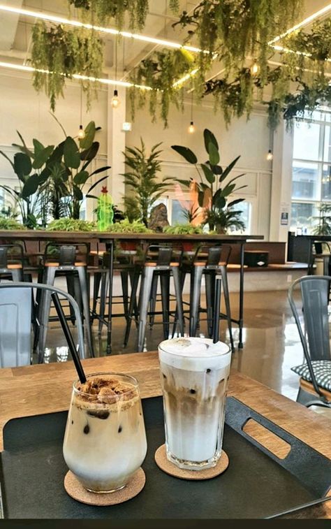 Korean Cafes Coffee Shop, Coffee Shop Korean Aesthetic, Cafe Aesthetic Korean Interior, Cafe Desserts Aesthetic, Cute Cafe Aesthetic Korean, Boba Cafe Aesthetic, Asian Cafe Aesthetic, Korean Cafeteria Aesthetic, Kpop Cafe Aesthetic