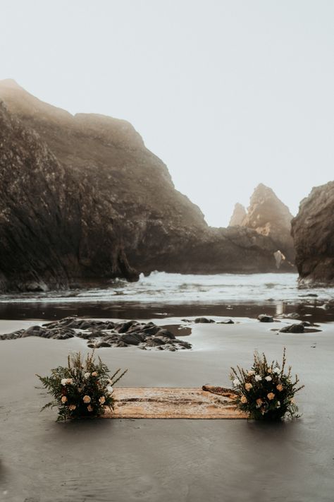 Oregon Elopement Photography, Beach Elopement Ceremony Set Up, Private Beach Wedding Elope, West Coast Beach Wedding, Beach Alter Ideas, Outdoor Elopement Decor, Elopement Set Up, West Coast Elopement, Oregon Wedding Photography