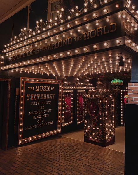 Old Movie Musicals, Old Movie Asethic, Old Movie Star Aesthetic, Classic Cinema Aesthetic, Old Hollywood Theatre, Hollywood Marquee Sign, Old Cinema Interior, Movie Theater Design Architecture, Hollywood Hotel Aesthetic