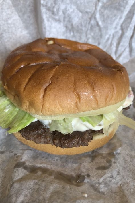 The Olive Burger is regional specialty from the state of Michigan. Weston's Kewpee has been arguably selling this beauty since 1923. Michigan Olive Burger Recipe, Olive Burger Sauce, Olive Burger Recipe, Olive Burger, Big Boy Restaurants, Unique Burgers, Burger Sliders, Lansing Michigan, Sandwich Shop