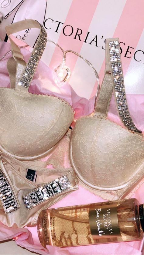 Intimo Victoria Secret, Victorias Secret Set, Pink Outfits Victoria Secret, Victoria Secret Fragrances, Victoria Secret Outfits, Lingerie Inspiration, Cute Bras, Cute Lingerie, Fresh Shoes