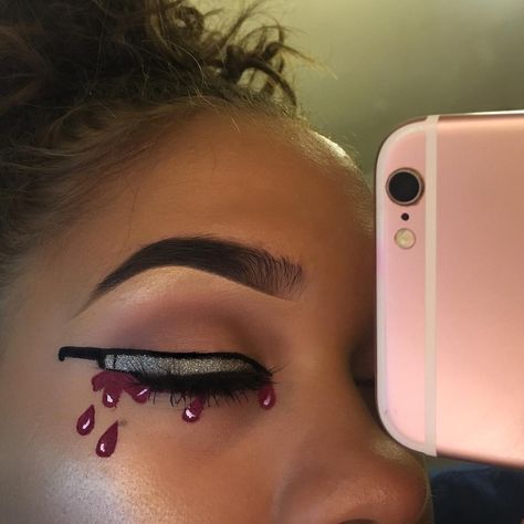 Knife Eyeliner Halloween Makeup - Knifeliner Ideas Knife Eyeliner, Normal Eyeliner, Face Goals, Goth Eye Makeup, Slay Makeup, Eyeliner Ideas, Eyeshadow Ideas, Makeup Is Life, Eye Makeup Looks