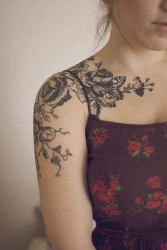 Pretty Girl Shoulder Tattoos, Astronaut Tattoo, Maori Tattoos, Bone Tattoos, Muster Tattoos, 4 Tattoo, Floral Tattoo Sleeve, Flower Tattoo Sleeve, Tattoo Designs For Girls