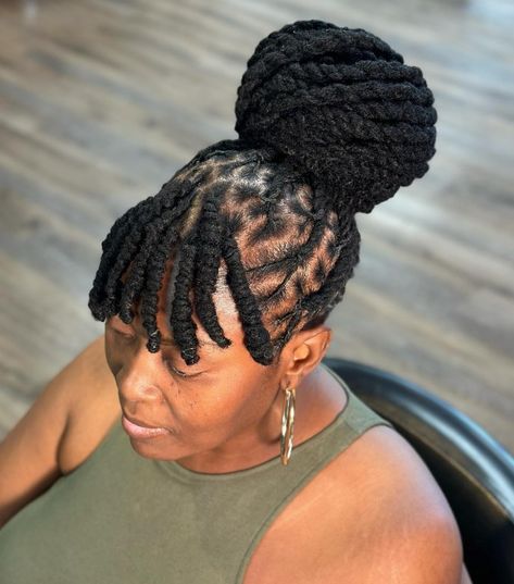 Dread Updo Style with Chunky Bangs Updo Bun With Bangs, Long Dreads Styles For Women, White Girl Dreads, Long Dreadlocks, Dyed Dreads, Hairstyle For Black Women, Quick Styles, Colored Dreads, Dreads Styles For Women