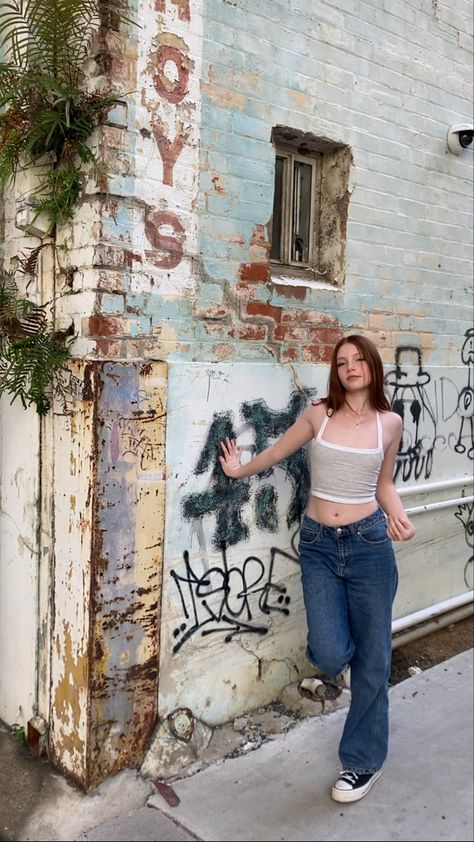 Graffiti Alley Photoshoot, Brick Wall Poses Photo Shoot, Senior Picture Ideas Brick Wall, Brick Photoshoot, Brick Wall Photoshoot Ideas, Shark Photoshoot, Alleyway Photoshoot, Graffiti Photoshoot Ideas, Brick Wall Photoshoot