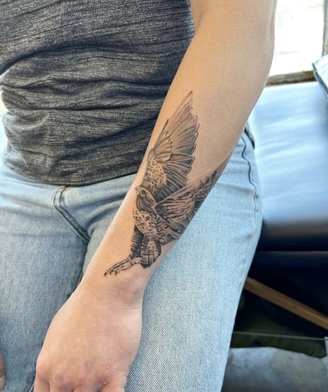 Forearm Bird Tattoo Women, Wingspan Tattoo, Bird Tattoo Leg, Bird Forearm Tattoo, Buzzard Tattoo, Bird Wrist Tattoo, Hawk Tattoo Feminine, Eagle Tattoo For Women, Tattoos For Women Forearm