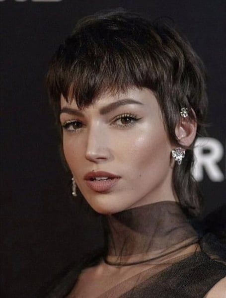 Mullet Haircut Woman, Mullet Haircuts, Bold Haircuts, Short Mullet, Professional Haircut, Mullet Haircut, Second Day Hairstyles, Modern Mullet, Hair Mousse