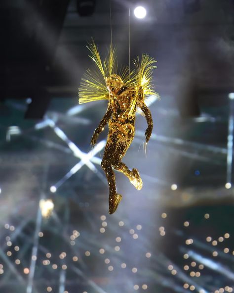 Ainsi s’achèvent les Jeux olympiques de Paris 2024 😢Qu’avez-vous pensé de la cérémonie de clôture ? #paris2024 #tomcruise #leonmarchand #her #phoenix #olympics #olympicgames #jeuxolympiques #simonebiles Paris Olympics Opening Ceremony, Olympics 2024, Olympics Opening Ceremony, Dance World, World Dance, Paris Olympics, Simone Biles, Tom Cruise, Opening Ceremony