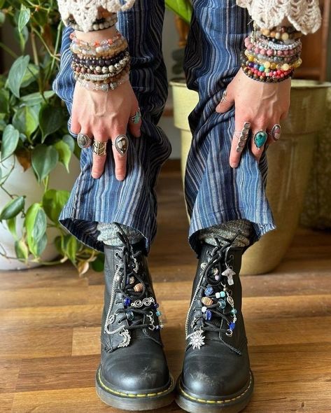 Great Van Fleet Concert Outfit, Colorful Heels Aesthetic, Punk Wizard Aesthetic, Hippies Shoes, Hippie Accessories Jewellery, Modern Wizard Outfit, Hippie Inspo Outfit, Hippy Grunge Aesthetic, Hippie Cowboy Aesthetic