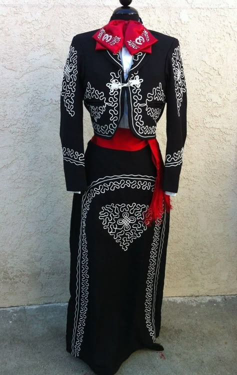 charra mexicana, traje tipico del Estado de Jalisco, Mexico ... Mariachi Dress, Mariachi Costume, Mariachi Outfit, Mariachi Suit, Charro Outfit, Charro Suit, Vestido Charro, Mexican Quinceanera Dresses, Traditional Mexican Dress