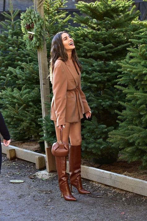 Brown Knee High Boots Outfit, Heels Boots Outfit, Brown Boots Outfit, Fall Boots Outfit, Winter Boots Outfits, Knee Boots Outfit, Look Adidas, Brown Knee High Boots, Looks Country