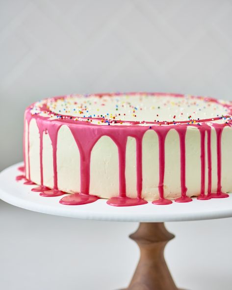 How To Create a Drip Frosting Effect on Any Cake — Baking Lessons from The Kitchn Drizzle Icing, Drippy Cakes, Fig Cake, Rhubarb Cake, Store Bought Cake, Drizzle Cake, Crumble Cake, Chocolate Icing, Cake Icing