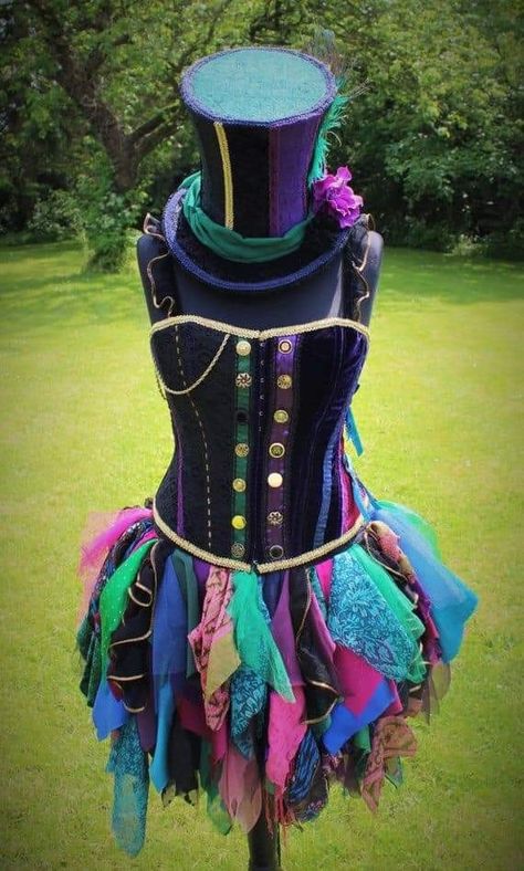 Mad Hatter Costume Female, Female Mad Hatter, Mad Hatter Diy Costume, Mad Hatter Outfit, Corset Ideas, Mad Hatter Cosplay, Diy Fantasia, Hatter Costume, The Hatter