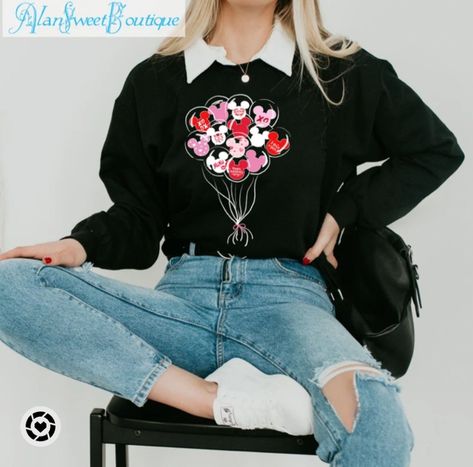 Valentines Disney Sweatshirt, Valentines Disney Shirt, Disneyland Valentines Day Outfit, Disney Valentines Day Outfits, Valentine Couple Outfits, Disney Valentines Day, Disney Balloon, Disney Fits, Disney Honeymoon