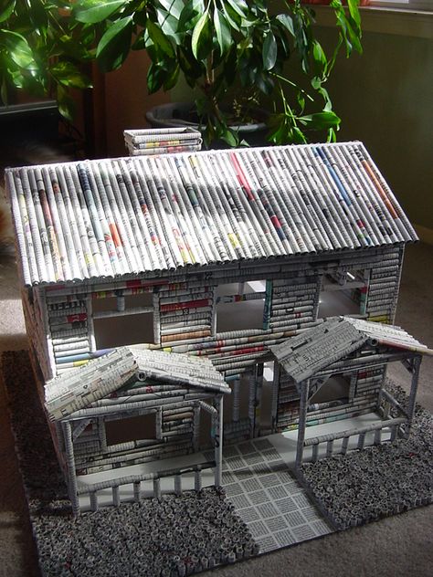 Newspaper House Craft, Things To Make With Newspaper, Newspaper Box Diy, Newspaper Diy Ideas, Recycle Newspaper Crafts, Diy With Newspaper, Newspaper Crafts Diy Creative, Crafts With Newspaper, Newspaper Art Diy