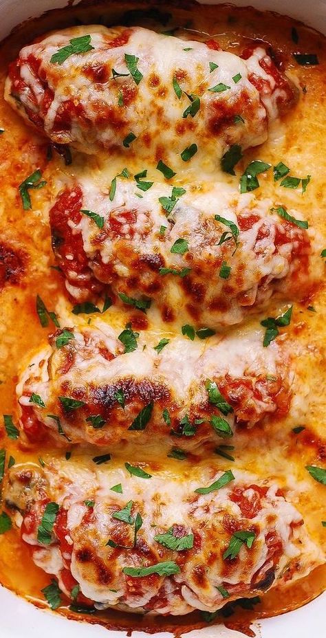 Baked Mozzarella Chicken, Baked Chicken Marinara, Mozzarella Chicken Bake, Chicken With Tomato Sauce, Baked Mozzarella, Chicken With Mushrooms, Chicken Marinara, Marinara Recipe, Chicken Breast Recipes Baked