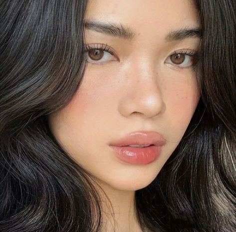 Natural Makeup Aesthetic Korean, Summer Makeup Looks Asian, Asian Natural Beauty, Natural Makeup For Asians, Simple Glow Makeup, Soft Glam Korean Makeup Look, Soft Asian Makeup Look, Spring Natural Makeup, Simple Makeup Looks Natural Asian