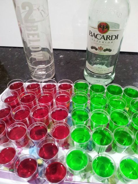 Jarrah Jungle: Recipe: Raspberry Vodka and Lime Rum Jelly Shots Vodka Jelly Shots, Raspberry Jello Shots, Vodka Jelly, Christmas Jello Shots, Shots Recipes, Vodka Punch, Jelly Shots, Vodka Lime, Pudding Shots