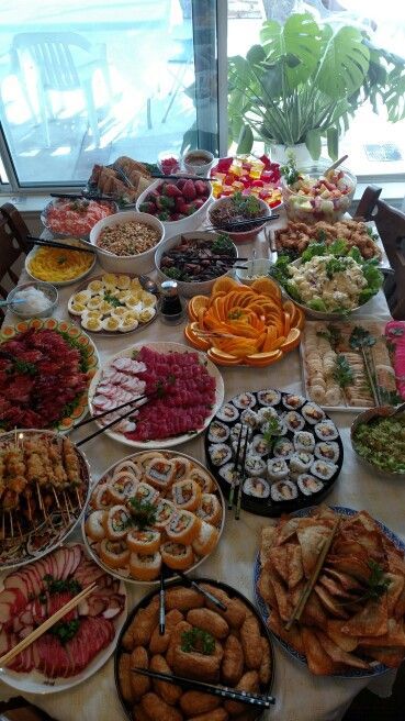 Iftar Party Ideas, Iftar Party Food, Iftar Ideas, Fest Mad, Food Buffet, Catering Ideas Food, Party Food Buffet, Party Food Platters, Catering Ideas