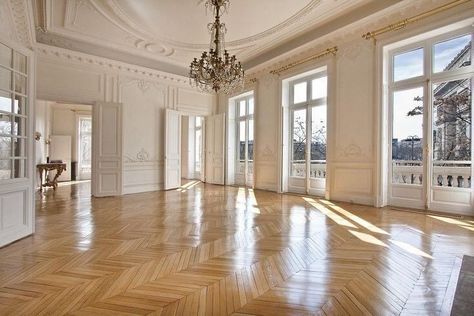 Parisian Apartment Style, Parisian Apartment Decor, Parisian Interior, French Apartment, Paris Home, Apartment In Paris, Contemporary Apartment, Parisian Apartment, Empty Room