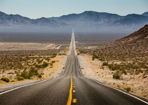 Badwater Basin, Zabriskie Point, Empty Road, Nevada Travel, Places In California, Beautiful Roads, California Desert, American Road Trip, Sequoia National Park