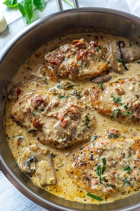 Sun Dried Tomato Cream Sauce, Baked Cajun Chicken, High Protein Recipes Dinner, Protein Dinner Recipes, Mushroom Cream Sauce, Marry Me Chicken Recipe, Garlic Butter Mushrooms, Tomato Cream Sauce, Mushroom Cream Sauces