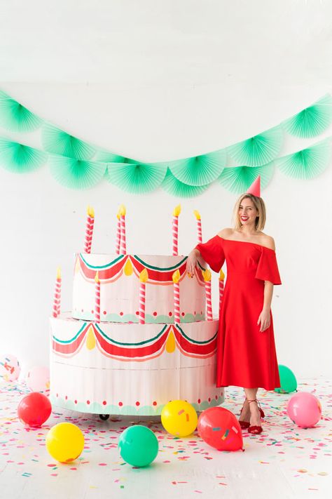 Diy Giant Cake Prop, Cake Props Diy, Diy Photo Prop, Birthday Cake Balloons, Giant Birthday Cake, Giant Props, Sweet Props, Giant Cake, Cake Diy