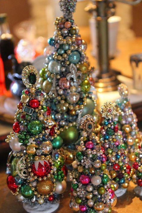 Top Vintage Christmas Tree Decorations - Christmas Celebration - All about Christmas Vintage Christmas Tree Decorations, Jeweled Christmas Trees, Jeweled Christmas, Jewelry Christmas Tree, Small Christmas Trees, Miniature Christmas, Vintage Christmas Tree, Jewelry Tree, Noel Christmas