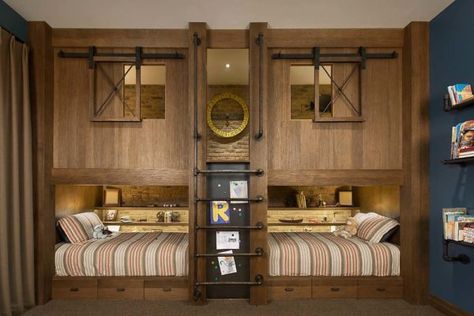 Rustic Contemporary Ranch House-Poetzl Architecture-39-1 Kindesign Rustic Industrial Bedroom, Rustic Kids Rooms, Rustic Boys Room, Bunk Bed Ladder, Space Saving Bedroom, Modern Bunk Beds, Bunk Beds Built In, Built In Bunks, Bunk Rooms