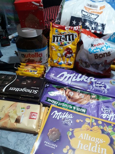 Chocolates from Germany 😍 German Snacks, Pop Tarts, Nutella, Chocolates, Tart, Gum, Snack Recipes, Germany, Candy