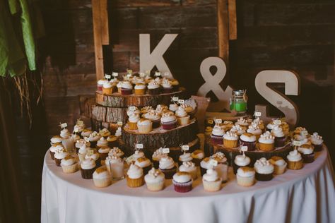 Bohemian Weddings, Essen, Rustic Cupcake Display, Wedding Cupcake Table, Rustic Cupcake Stands, Wedding Cupcakes Rustic, Wedding Cupcake Display, Rustic Cupcakes, Cupcake Table