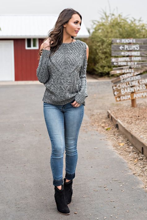 Stacia Cold Shoulder Sweater (Charcoal) Fall And Winter Fashion, Blue Jean Outfits, Cold Shoulder Sweater, Stockholm Fashion, Trendy Clothes For Women, Fashion Seasons, Women Clothing Boutique, Boutique Shop, Girls Jeans