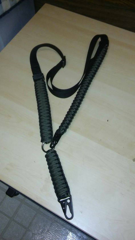 Paracord Sling, Paracord Bracelet Designs, Cobra Weave, Diy Braided Bracelet, Diy Knife, Holster Bag, Paracord Knots, Creative Textiles, King Cobra