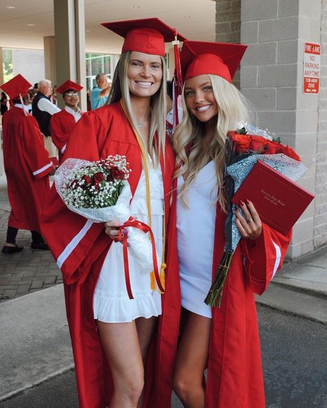 Red Graduation Aesthetic, Graduation Pictures Red Cap And Gown, Red Cap And Gown Graduation, Red Cap And Gown Graduation Outfit, 8th Grade Graduation Pictures, Red Cap And Gown, Red Graduation Gown, 2enior Ye4r, Red Graduation Cap