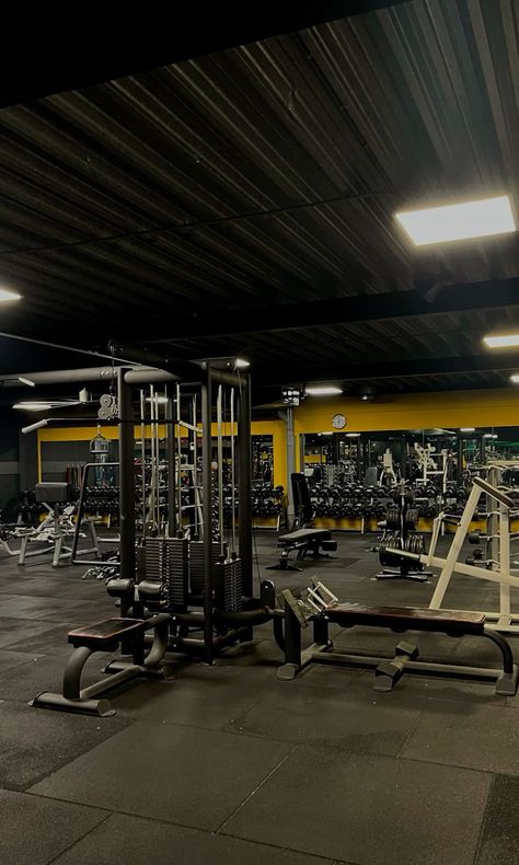 Gym Machines Aesthetic, Gold Gym Aesthetic, Golds Gym Aesthetic, Gym Cover Photos, Gym Aesthetic Background, Gym Background Aesthetic, Workout Aesthetic Background, Gym Aesthetic Weights, Gym Equipment Aesthetic