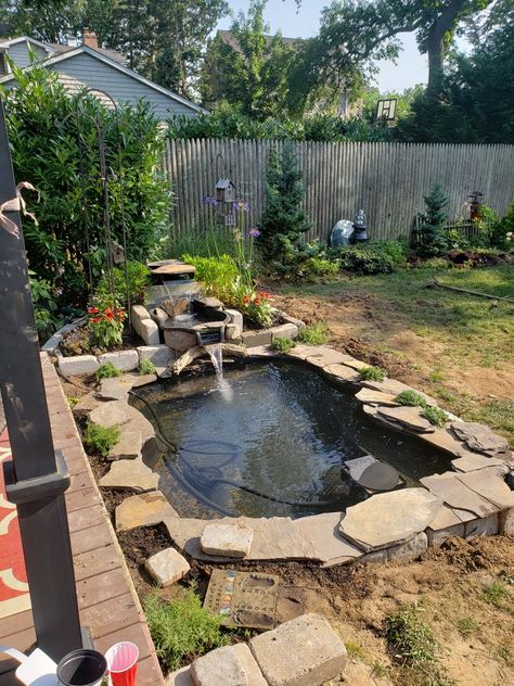 Budget Garden Ideas, Ponds Ideas, Plastic Pond, Waterfall Landscaping, Backyard Flowers Beds, Garden On A Budget, Koi Pond Design, Diy Waterfall, Party Diy Decorations