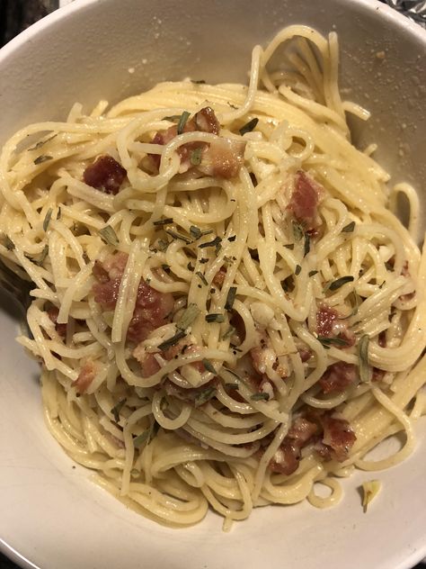 [Homemade] pasta carbonara; vermicelli tossed in a Parmesan bacon cream sauce Cream Pasta Aesthetic, Pasta Carbonara Aesthetic, Carbonara Aesthetic, Pizza Aesthetic Wallpaper, Wallpaper Pizza, Bacon Cream Sauce, Poor Food, Pizza Tattoo, Pasta Carbonara