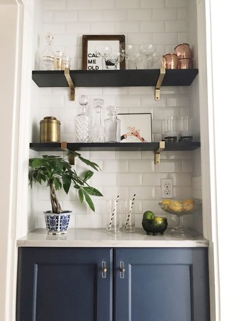 Bar Nook Styling, Black Floating Shelves Bar, Home Bar Shelf Styling, Kitchen Bar Shelf Ideas, Modern Bar Shelves Ideas, Dry Bar With Shelves, Bar Nook Decor, Nook Shelving Ideas, Basement Bar Shelf Decor