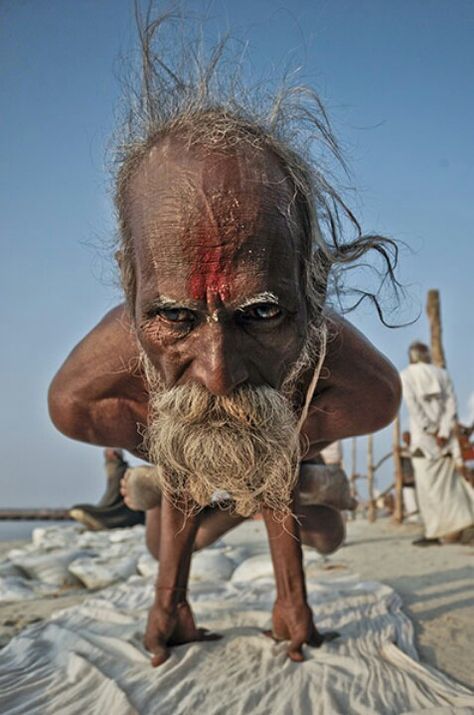 32 Photos of Old People That'll Make You Want to Take Care of Yourself - Wow Gallery Fotocamere Vintage, Kumbh Mela, Foto Transfer, Old Faces, Amazing Pics, Foto Art, Varanasi, Old People, People Of The World