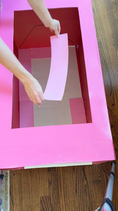 Create background for Barbie box costume Diy Barbie Box Costume, Life Size Barbie Box, Barbie Box Costume, Boxing Halloween Costume, Life Size Barbie, Friend Costumes, Barbie Kids, Summer Pedicure, Box Costumes